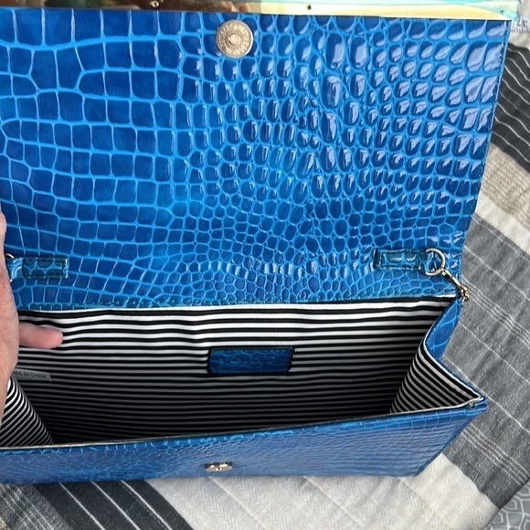 💙Yoki Shoulder Bag& Clutch,Removable Gold Shoulder Chain, GORGEOUS Royal Blue - Picture 8 of 12